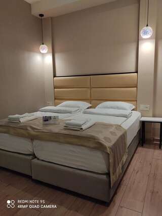Отели типа «постель и завтрак» Garden Lounge Hotel Ереван Двухместный номер Делюкс с 1 кроватью или 2 отдельными кроватями-3