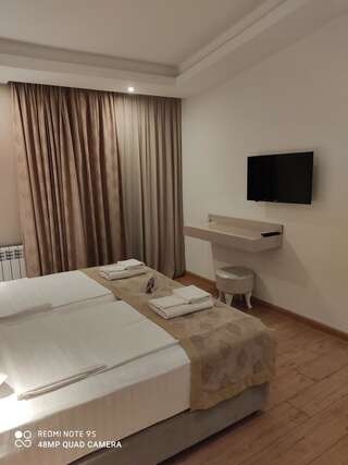 Отели типа «постель и завтрак» Garden Lounge Hotel Ереван Двухместный номер Делюкс с 1 кроватью или 2 отдельными кроватями-7