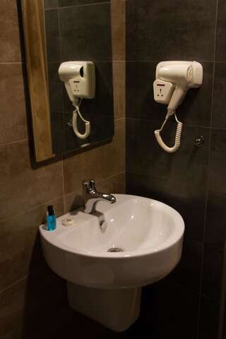 Отели типа «постель и завтрак» Garden Lounge Hotel Ереван Двухместный номер Делюкс с 1 кроватью или 2 отдельными кроватями-7